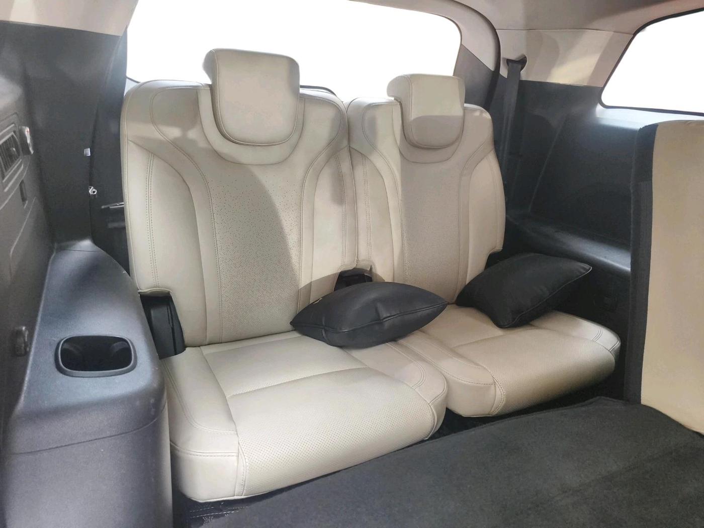 2024 Mahindra XUV700 AX 7 D AT 7 STR, Diesel, Automatic, 51,110 km, interior