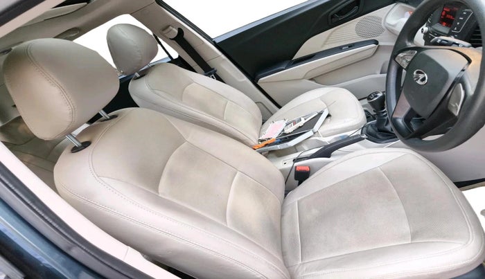 2022 Mahindra XUV300 W6 1.2 PETROL, Petrol, Manual, 19,173 km, interior