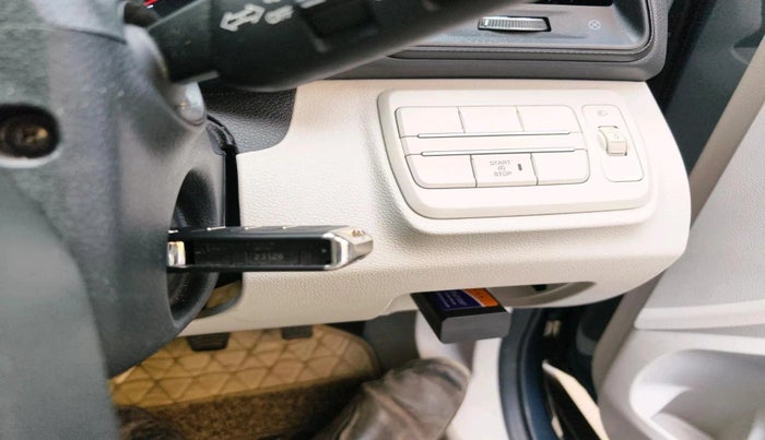 2022 Mahindra XUV300 W6 1.2 PETROL, Petrol, Manual, 19,173 km, interior