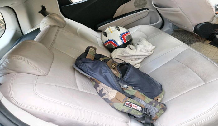 2022 Mahindra XUV300 W6 1.2 PETROL, Petrol, Manual, 19,173 km, interior