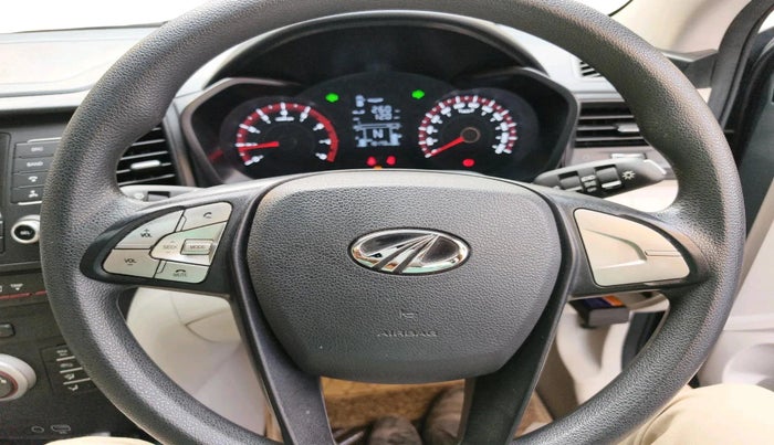 2022 Mahindra XUV300 W6 1.2 PETROL, Petrol, Manual, 19,173 km, interior