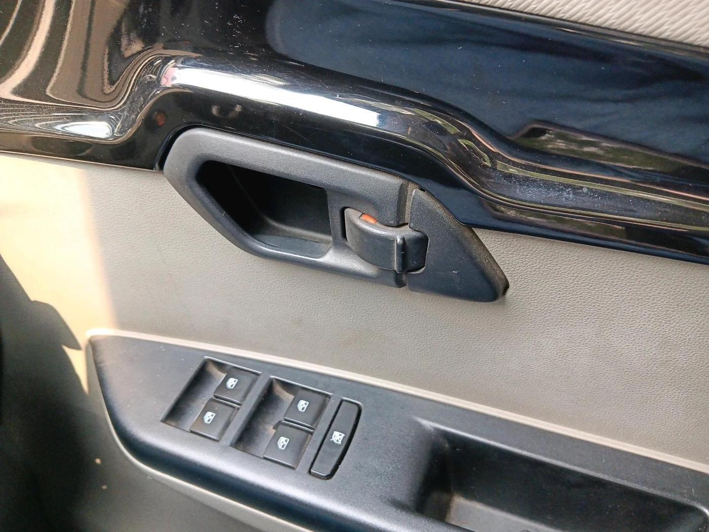 2016 Mahindra Kuv100 K6 6 STR, Petrol, Manual, 38,080 km, interior