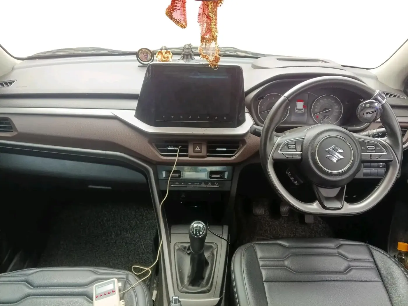 2023 Maruti BREZZA ZXI + SMART HYBRID DUAL TONE, Petrol, Manual, 56,370 km, interior