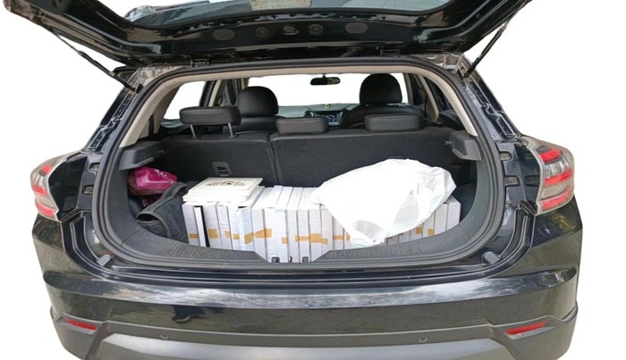 2023 Mahindra XUV400 EL 7.2 KW, Electric, Automatic, 48,213 km, exterior