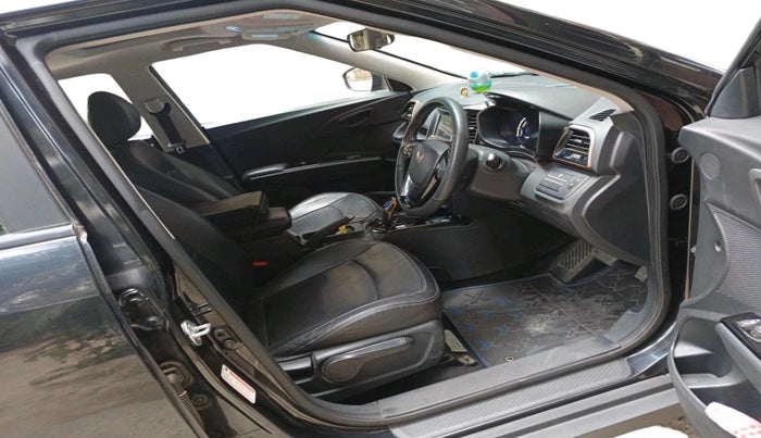 2023 Mahindra XUV400 EL 7.2 KW, Electric, Automatic, 48,213 km, interior