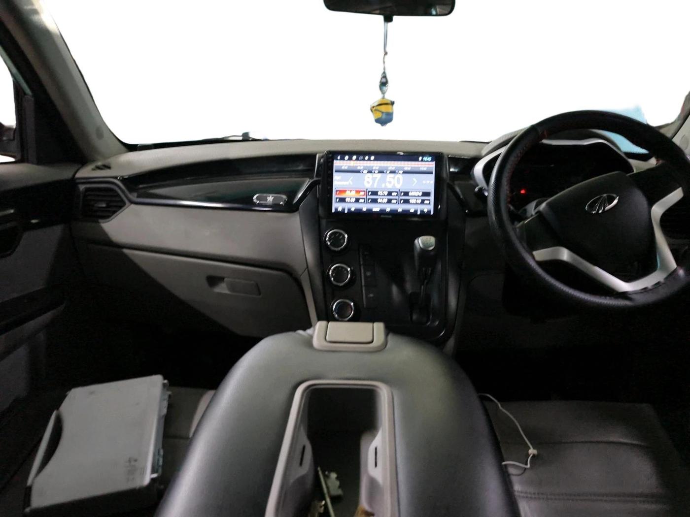 2016 Mahindra Kuv100 K6 6 STR, Petrol, Manual, 49,827 km, interior