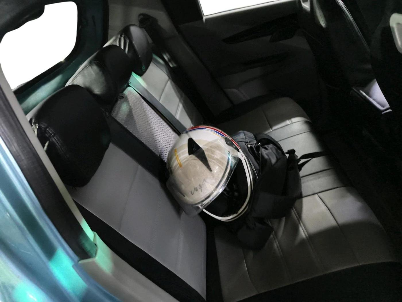 2016 Mahindra Kuv100 K6 6 STR, Petrol, Manual, 49,827 km, interior