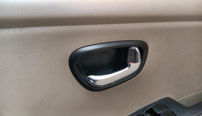 2012 Hyundai i10 SPORTZ 1.2, Petrol, Manual, 80,184 km, interior