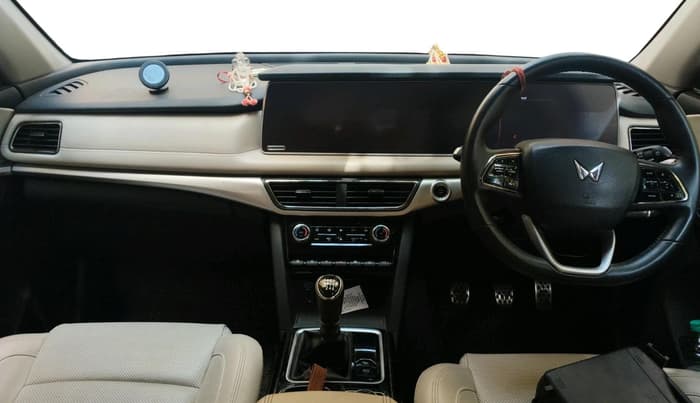 2024 Mahindra XUV700 AX 7 LUXURY D MT 7 STR, Diesel, Manual, 30,895 km, interior
