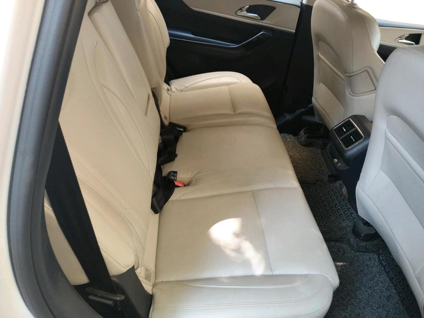2024 Mahindra XUV700 AX 7 LUXURY D MT 7 STR, Diesel, Manual, 30,895 km, interior