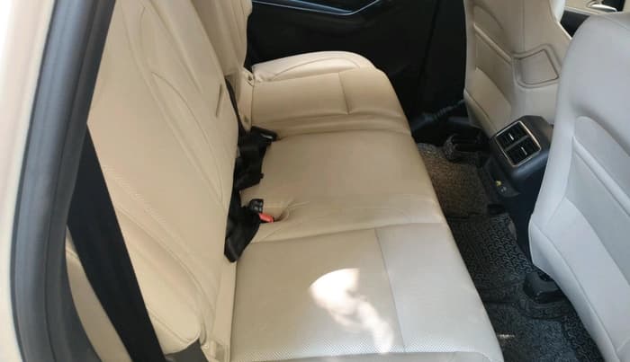 2024 Mahindra XUV700 AX 7 LUXURY D MT 7 STR, Diesel, Manual, 30,895 km, interior