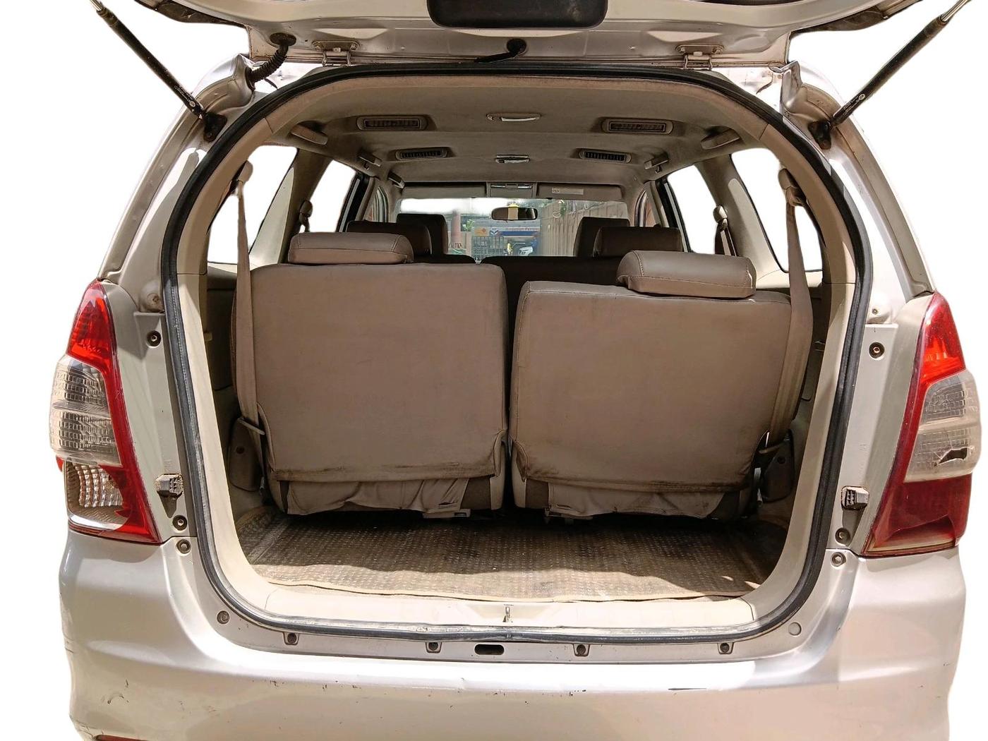2014 Toyota Innova 2.5 VX 8 STR, Diesel, Manual, 78,759 km, exterior