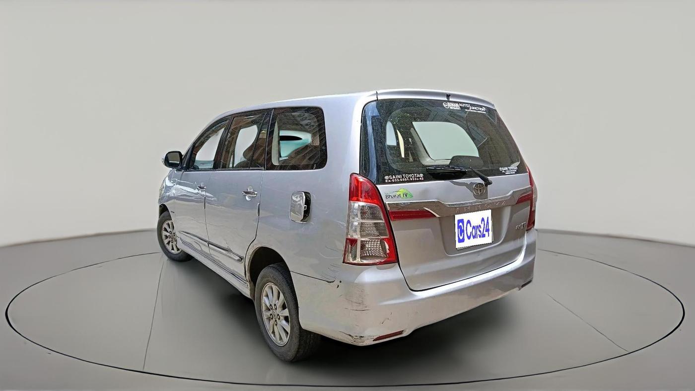 2014 Toyota Innova 2.5 VX 8 STR, Diesel, Manual, 78,759 km, exterior
