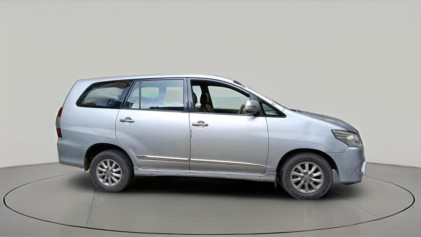 2014 Toyota Innova 2.5 VX 8 STR, Diesel, Manual, 78,759 km, exterior