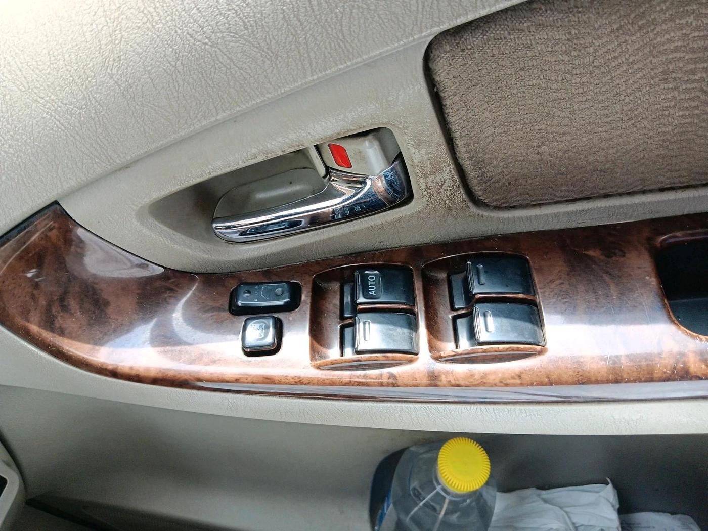 2014 Toyota Innova 2.5 VX 8 STR, Diesel, Manual, 78,759 km, interior