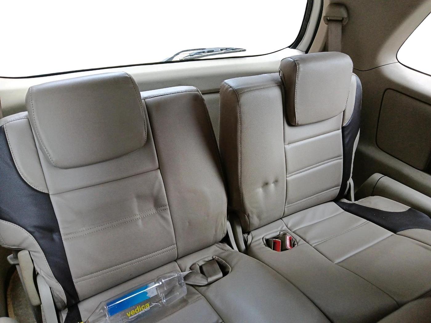 2014 Toyota Innova 2.5 VX 8 STR, Diesel, Manual, 78,759 km, interior