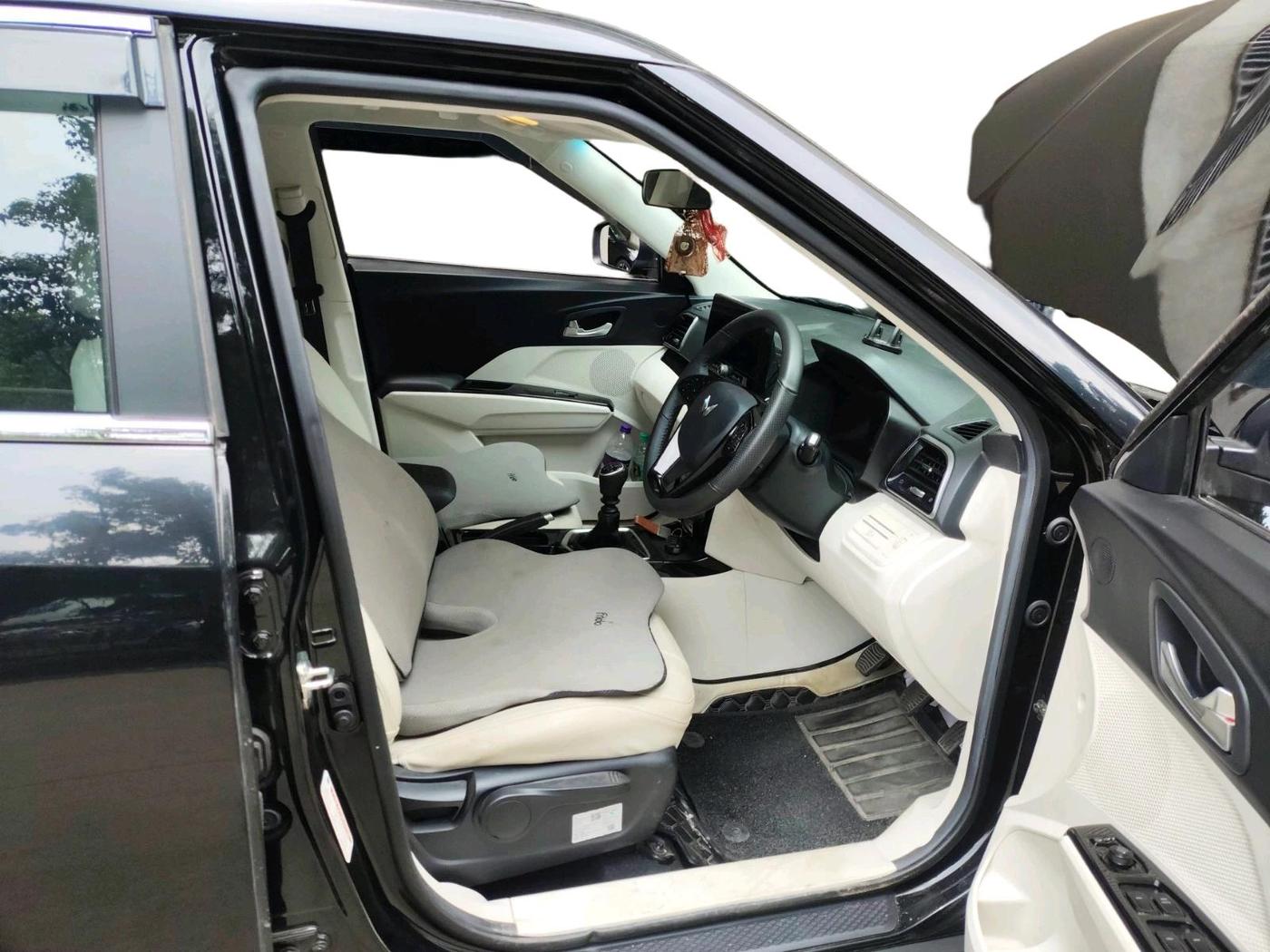 2024 Mahindra XUV 3XO AX5 1.5 Turbo Diesel, Diesel, Manual, 10,118 km, interior
