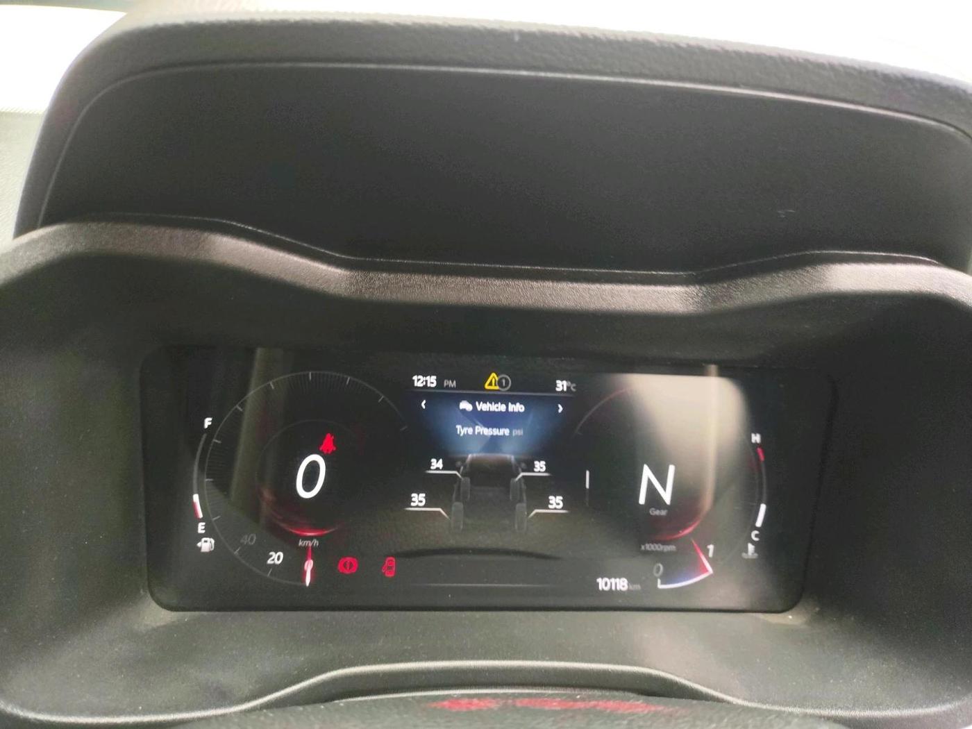 2024 Mahindra XUV 3XO AX5 1.5 Turbo Diesel, Diesel, Manual, 10,118 km, interior