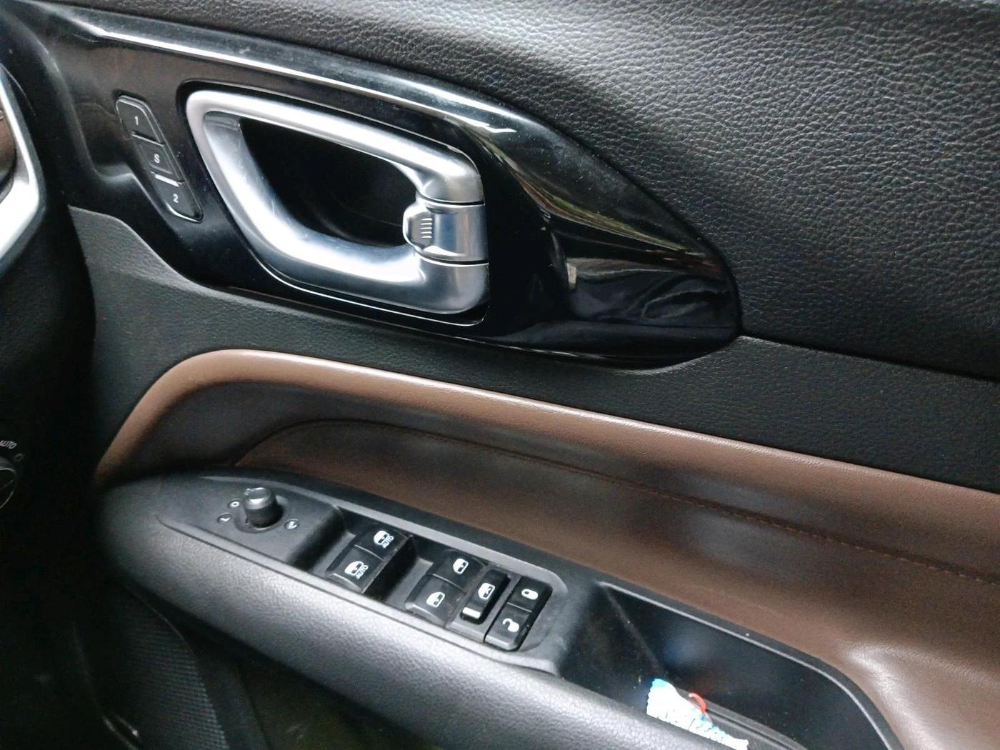 2022 Jeep MERIDIAN LIMITED (O) 4X4 AT, Diesel, Automatic, 45,673 km, interior