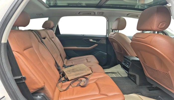 2022 Audi Q7 55 TFSI QUATTRO PREMIUM PLUS, Petrol, Automatic, 38,545 km, interior