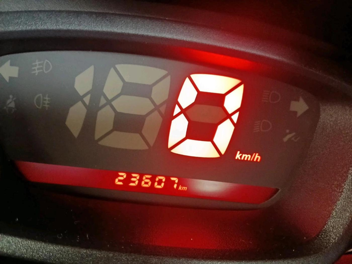2018 Renault Kwid RXT 1.0 (O), Petrol, Manual, 23,607 km, interior