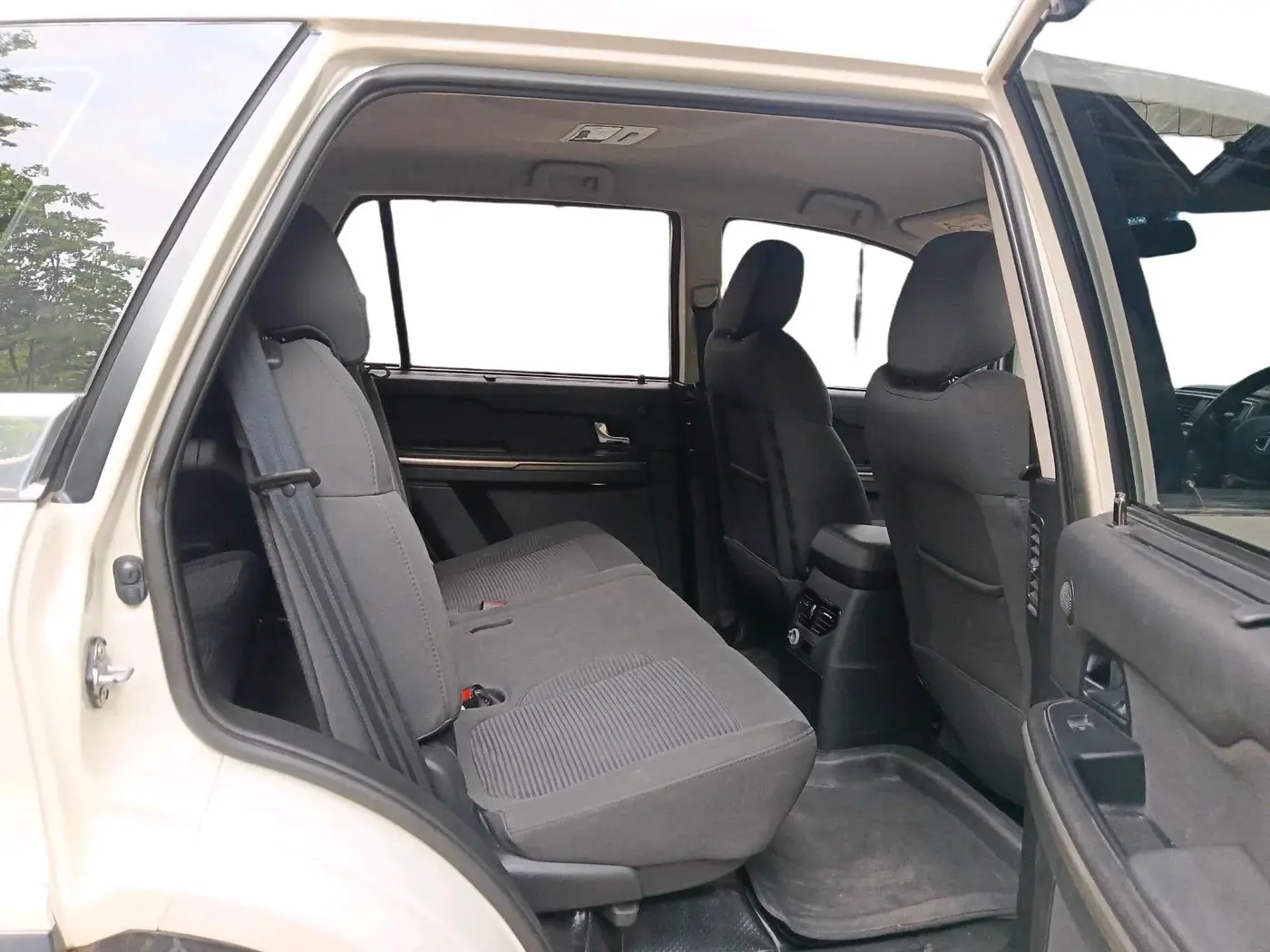 2017 Tata Hexa XMA 4X2 7 STR, Diesel, Automatic, 34,610 km, interior
