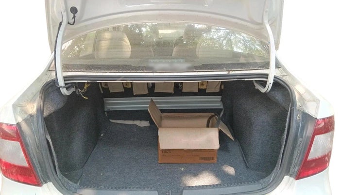 2015 Skoda Rapid AMBITION 1.6 MPI MT, Petrol, Manual, 52,751 km, exterior