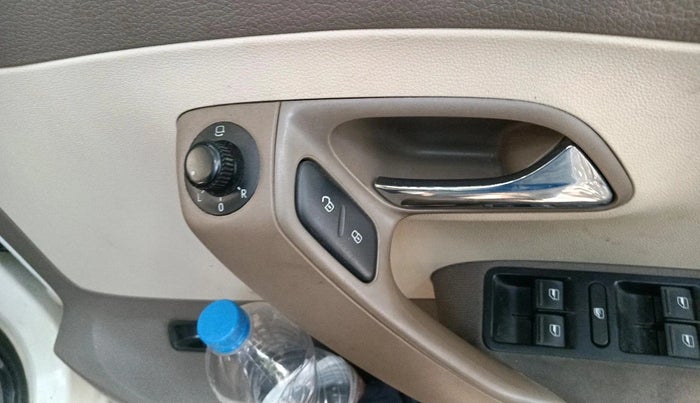 2015 Skoda Rapid AMBITION 1.6 MPI MT, Petrol, Manual, 52,751 km, interior