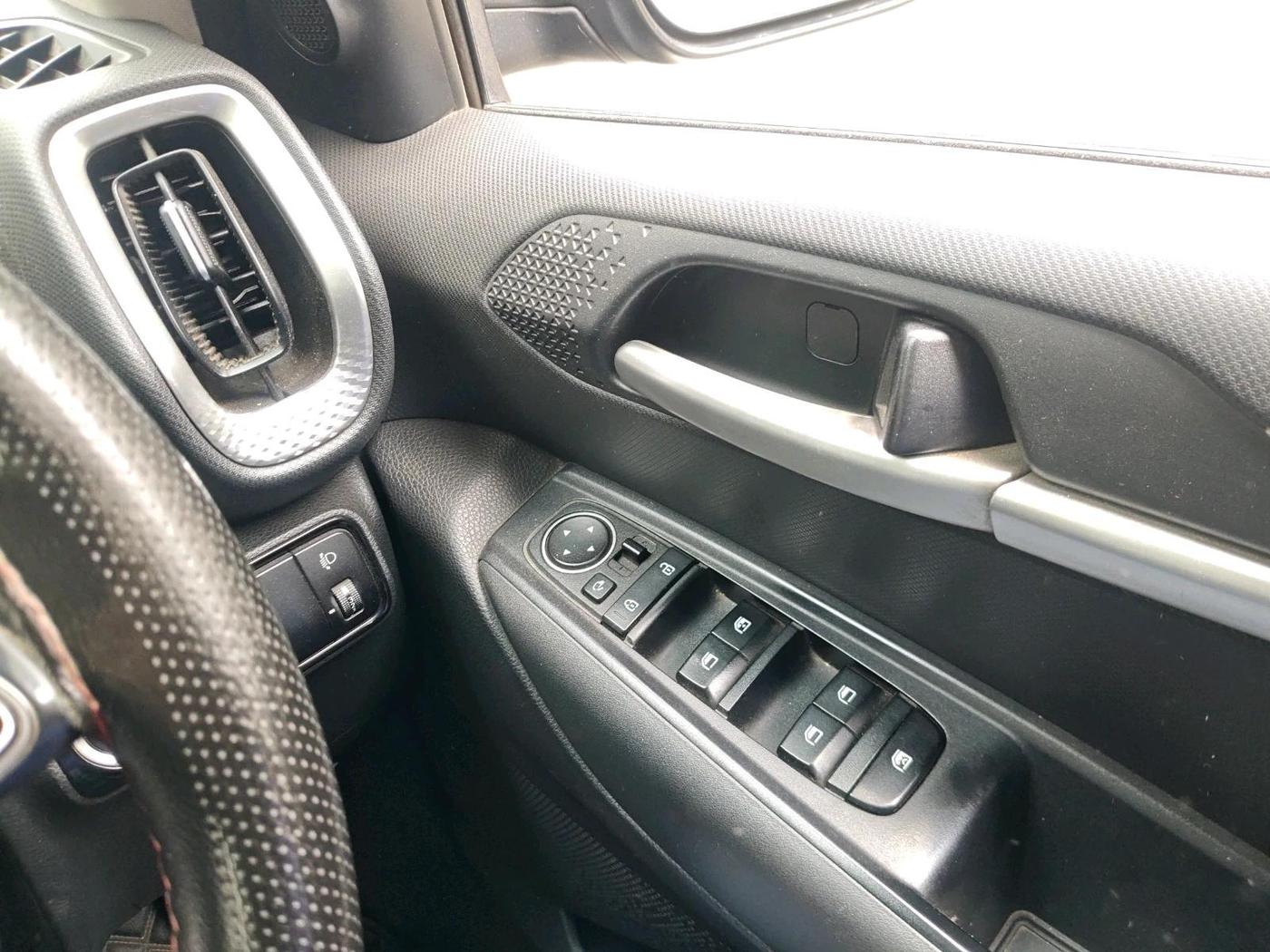 2021 KIA SONET HTK PLUS 1.0 IMT, Petrol, Manual, 83,609 km, interior