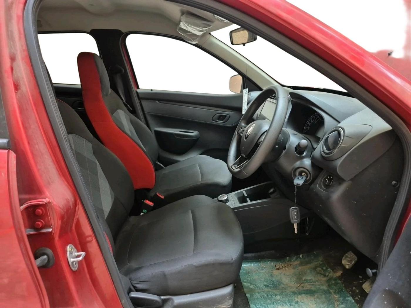 2023 Renault Kwid RXT 1.0 AMT, Petrol, Automatic, 96 km, interior