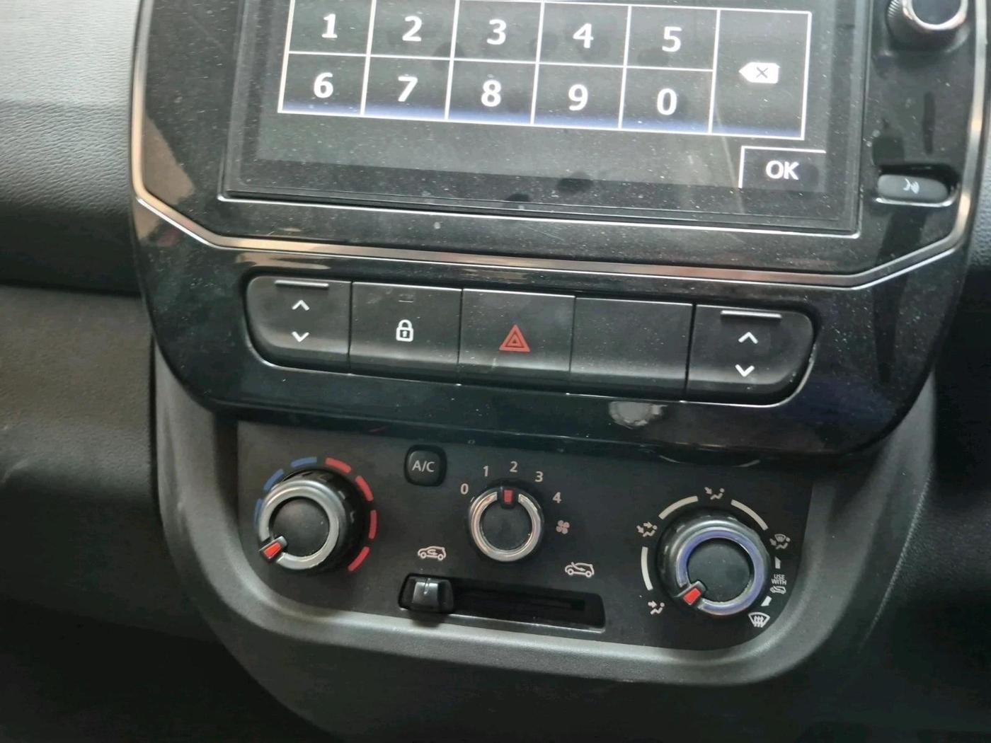 2023 Renault Kwid RXT 1.0 AMT, Petrol, Automatic, 96 km, interior