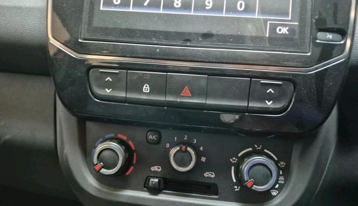 2023 Renault Kwid RXT 1.0 AMT, Petrol, Automatic, 96 km, interior