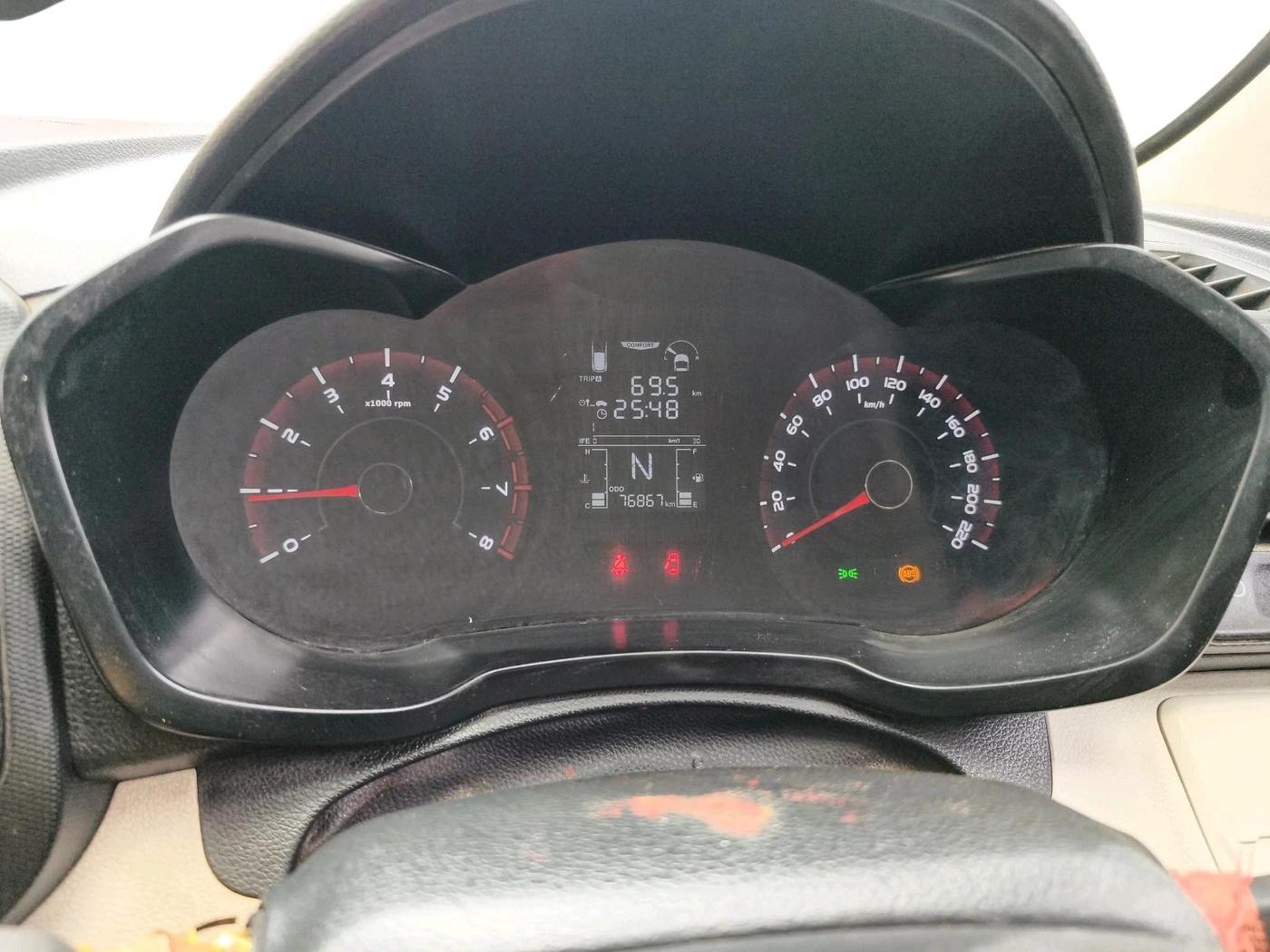 2019 Mahindra XUV300 W4 1.2 PETROL, Petrol, Manual, 76,867 km, interior