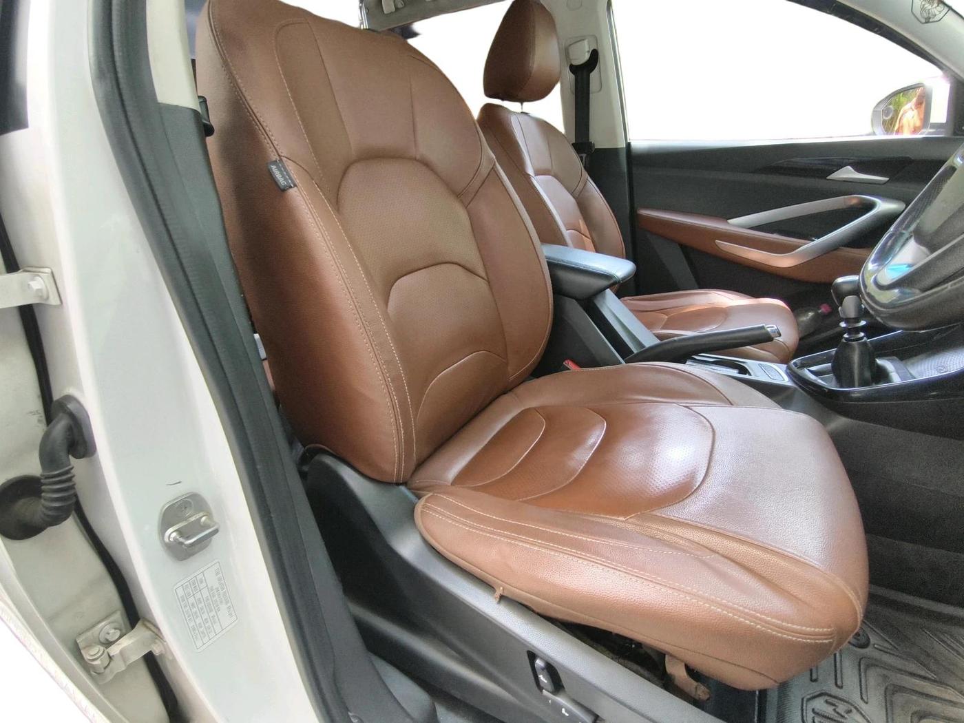 2021 MG HECTOR PLUS SELECT 2.0 DIESEL TURBO MT 7-STR, Diesel, Manual, 1,42,090 km, interior