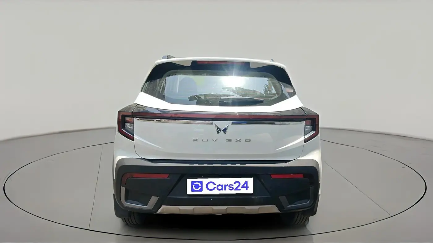 2025 Mahindra XUV 3XO AX5L 1.2 TGDi, Petrol, Manual, 2,720 km, exterior