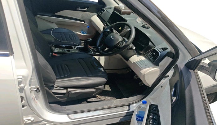 2025 Mahindra XUV 3XO AX5L 1.2 TGDi, Petrol, Manual, 2,720 km, interior