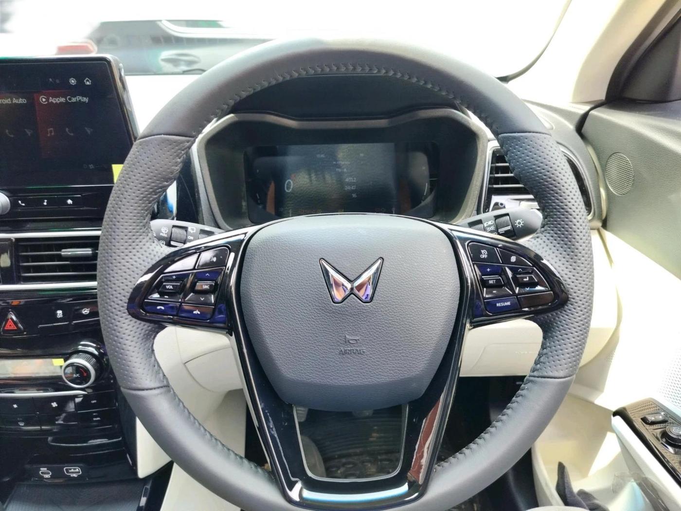 2026 Mahindra XUV 3XO AX5 1.2 L TCMPFi, Petrol, Manual, 401 km, interior