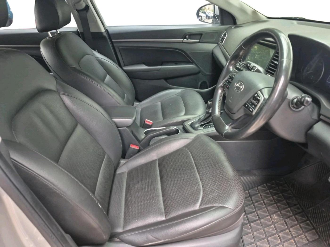 2017 Hyundai New Elantra 2.0 SX(O) AT PETROL, Petrol, Automatic, 31,079 km, interior