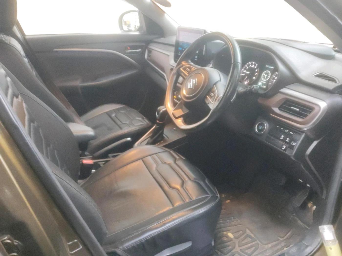 2023 Maruti BREZZA ZXI + AT SMART HYBRID DUAL TONE, Petrol, Automatic, 67,121 km, interior