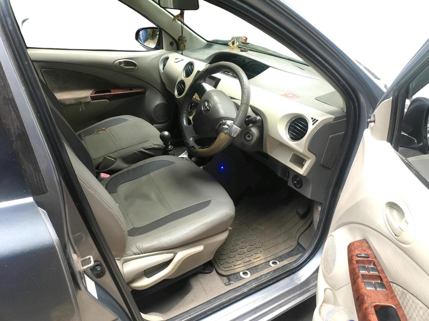 2013 Toyota Etios VD, Diesel, Manual, 1,36,203 km, interior