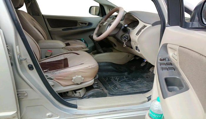 2014 Toyota Innova 2.5 GX 8 STR, Diesel, Manual, 1,63,573 km, interior