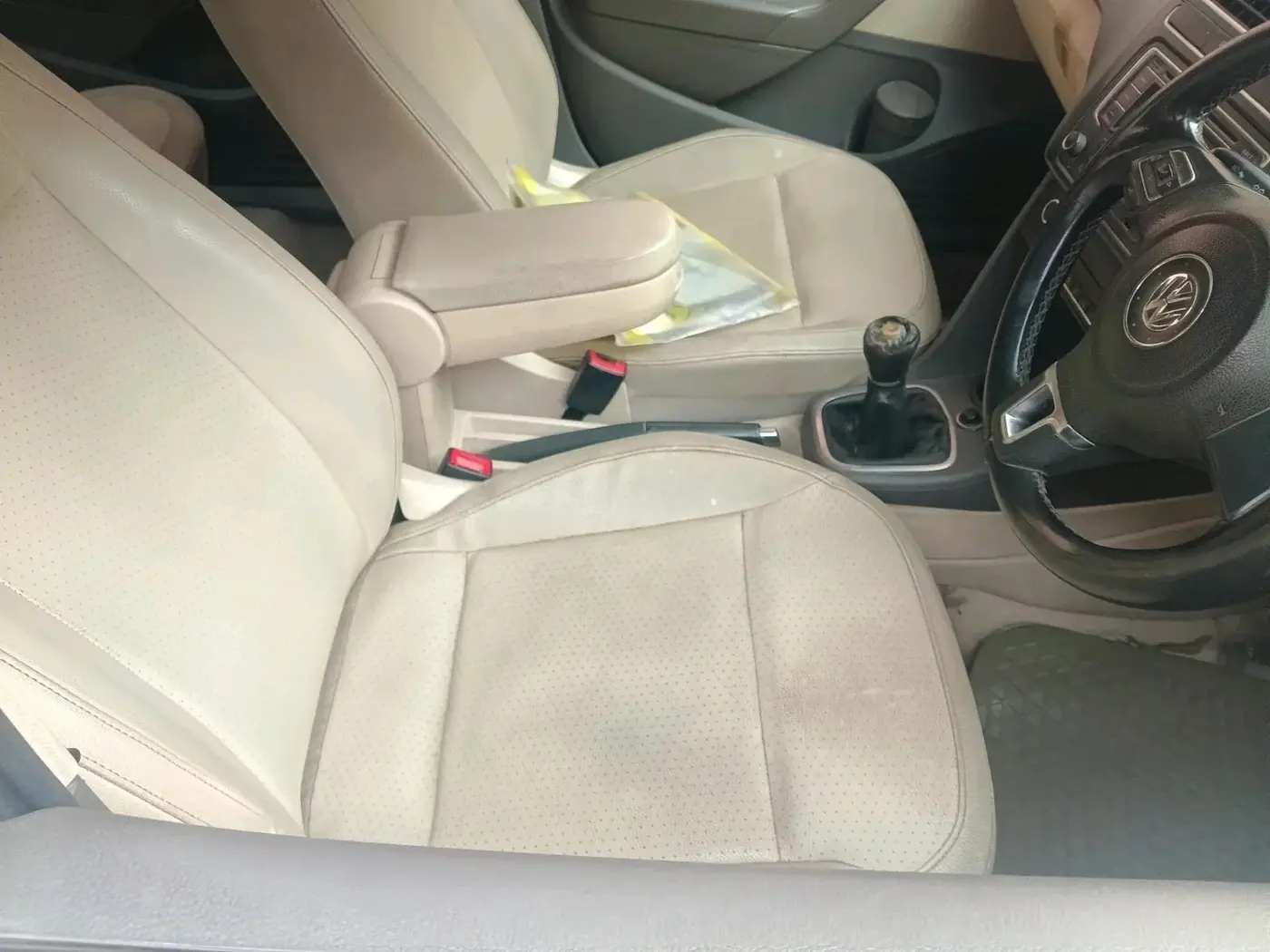2013 Volkswagen Vento HIGHLINE 1.6 MPI, Petrol, Manual, 95,028 km, interior