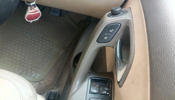 2013 Volkswagen Vento HIGHLINE 1.6 MPI, Petrol, Manual, 95,028 km, interior