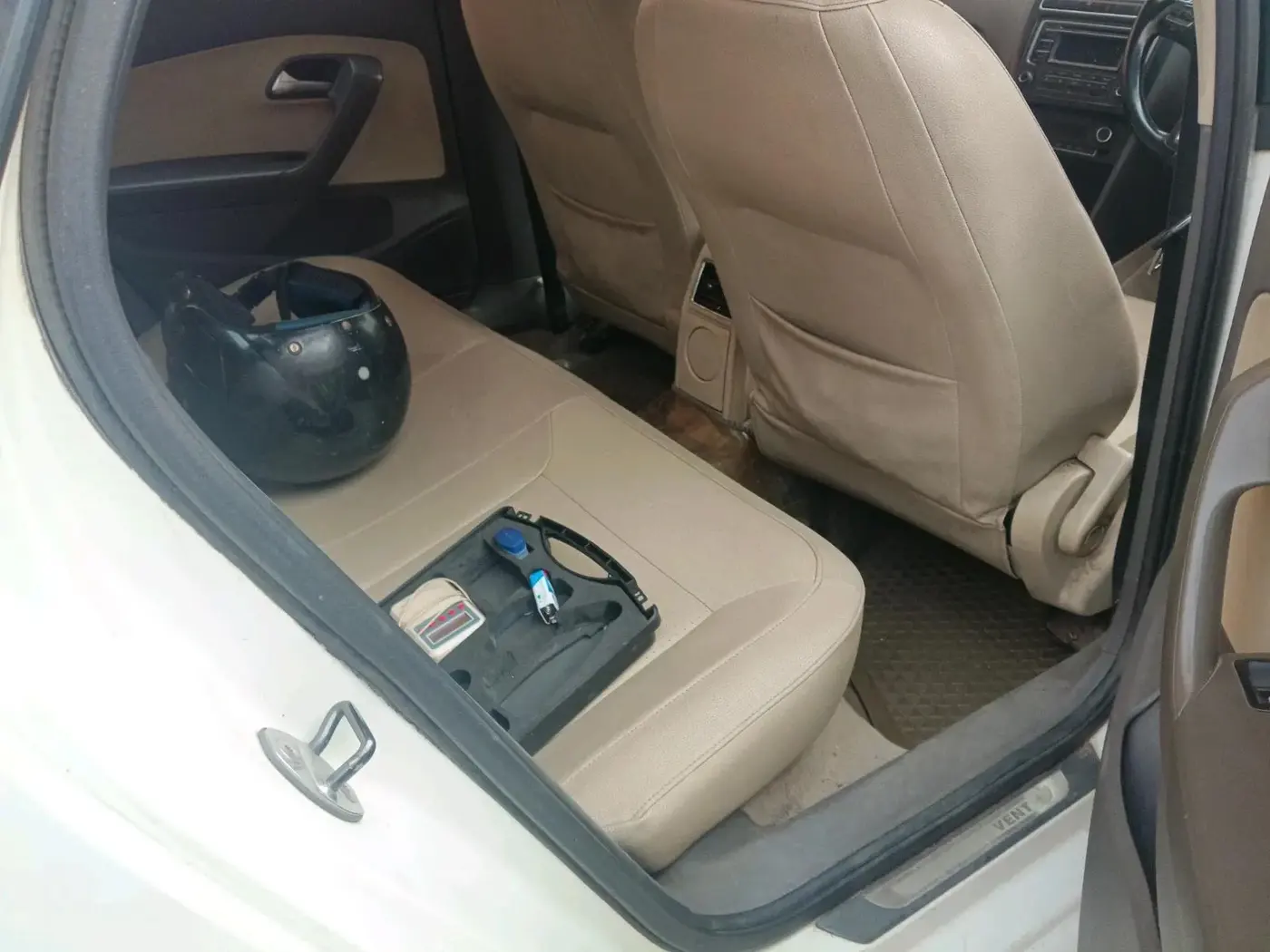 2013 Volkswagen Vento HIGHLINE 1.6 MPI, Petrol, Manual, 95,028 km, interior