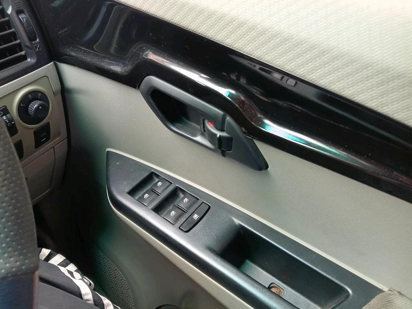 2016 Mahindra Kuv100 K8 6 STR, Petrol, Manual, 33,862 km, interior