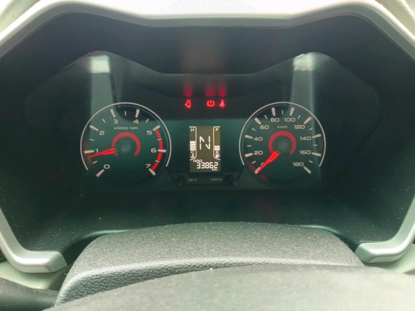 2016 Mahindra Kuv100 K8 6 STR, Petrol, Manual, 33,862 km, interior