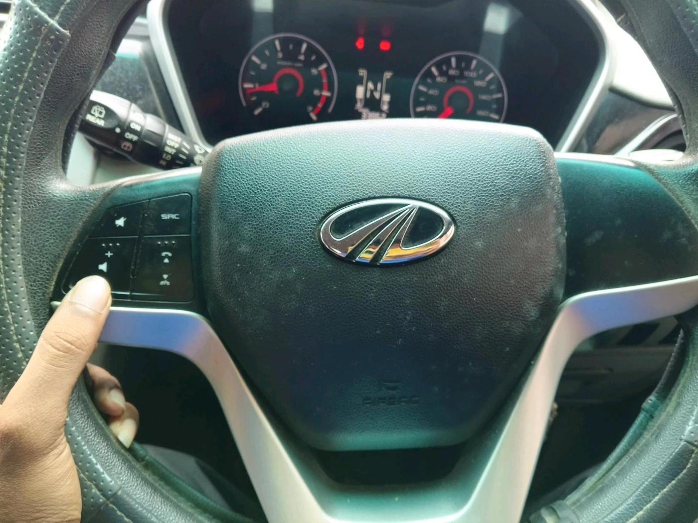2016 Mahindra Kuv100 K8 6 STR, Petrol, Manual, 33,862 km, interior