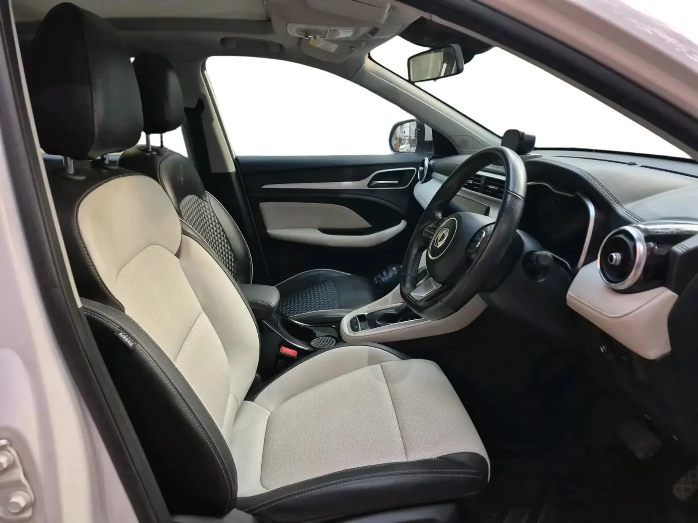 2022 MG ASTOR SAVVY 1.5 CVT, Petrol, Automatic, 18,265 km, interior