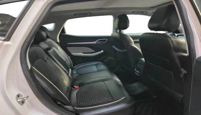 2022 MG ASTOR SAVVY 1.5 CVT, Petrol, Automatic, 18,265 km, interior