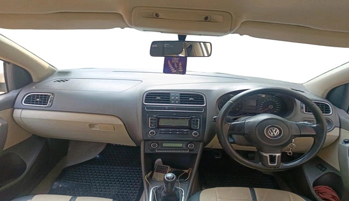 2011 Volkswagen Vento HIGHLINE 1.6 MPI, Petrol, Manual, 1,17,411 km, interior